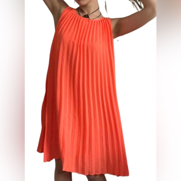 Banana Republic Dresses & Skirts - Banana Republic Women’s Crepe Coral Pleated Sleeveless Dress